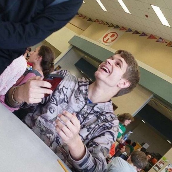 Profile Picture of Karsen Saulters (@saulters) on Poshmark