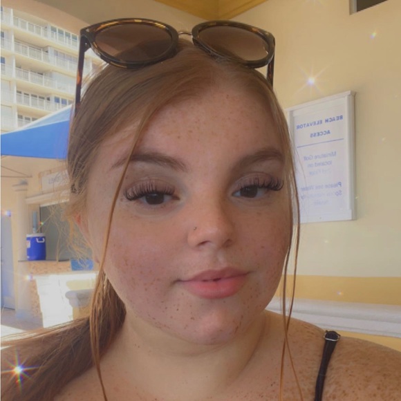 Profile Picture of Yasmeen Mroue (@ymroue01) on Poshmark