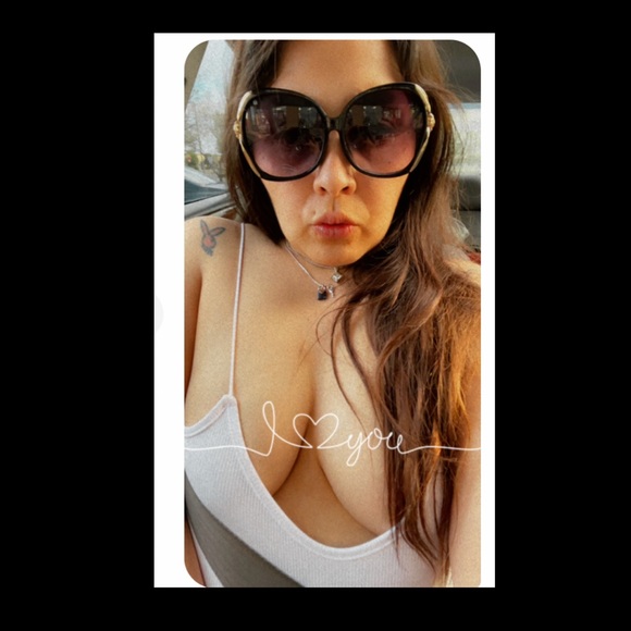 Profile Picture of Rodriguez Amändä (@arodriguez2626) on Poshmark