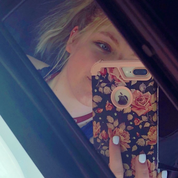 Profile Picture of Sandy Dallavis (@sandydallavis) on Poshmark