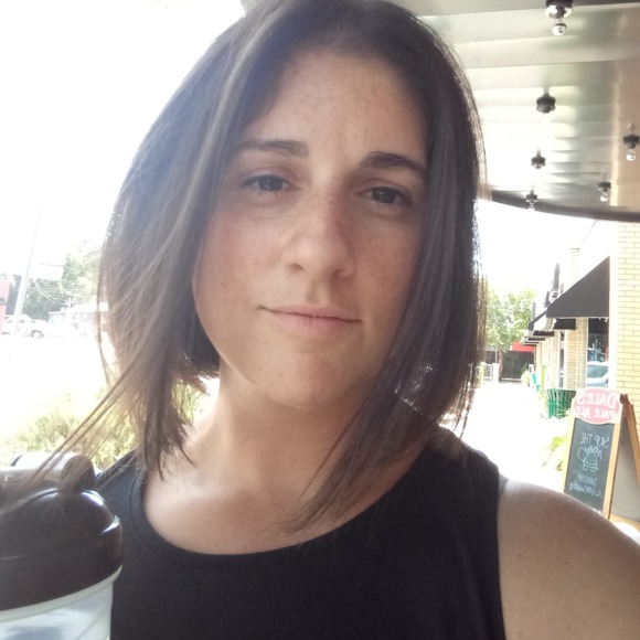 Profile Picture of Leah Cucciniello (@soulreyrose) on Poshmark