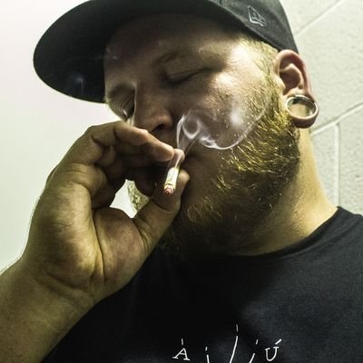 Profile Picture of Andrew Bostrom (@booseybill) on Twitter