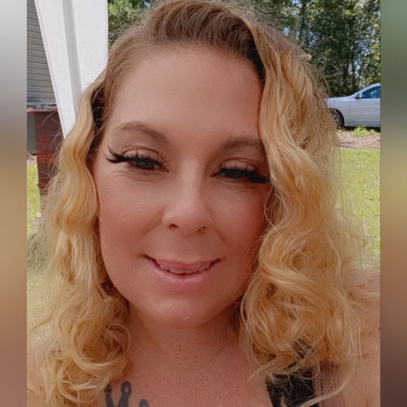 Profile Picture of Christine Flingos (@cflingos36) on Poshmark