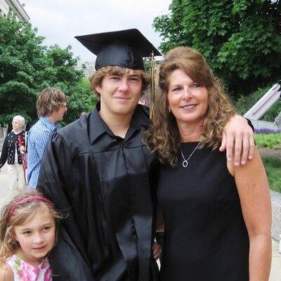 Profile Picture of Cindy Collins (@CindyLouCollins) on Twitter