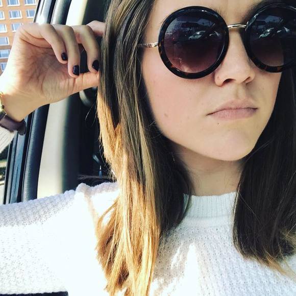 Profile Picture of Danielle Counts (@dcounts3) on Poshmark