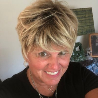 Profile Picture of Denise  Tomaszewski (@deniseomheart) on Twitter