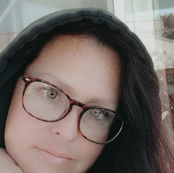 Profile Picture of Amanda Pfeil (@adpfeil01) on Poshmark