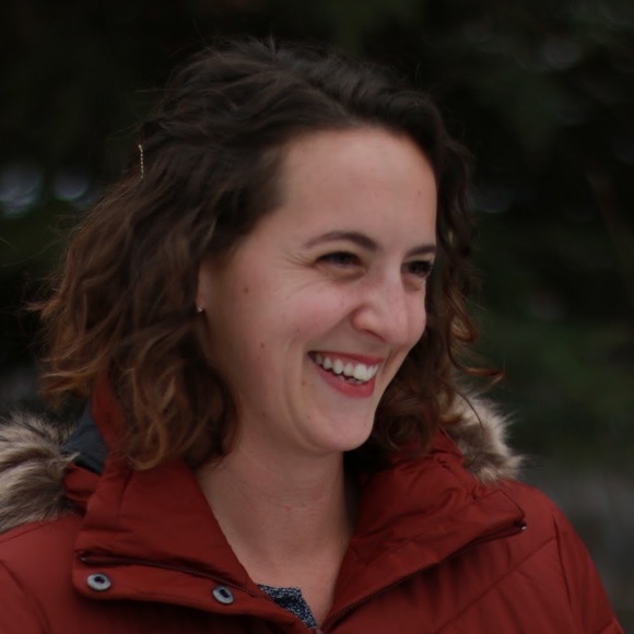 Profile Picture of Cassandra Burns (@cassburns2) on Poshmark