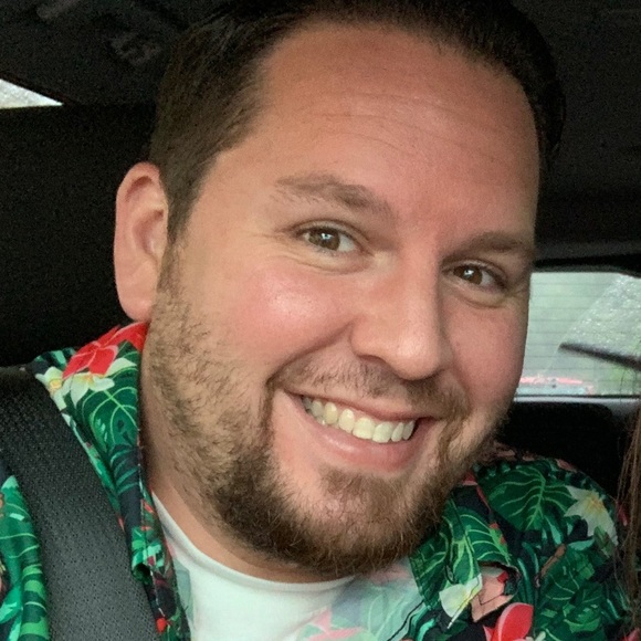 Profile Picture of Aaron Jesue (@kingkong84) on Poshmark