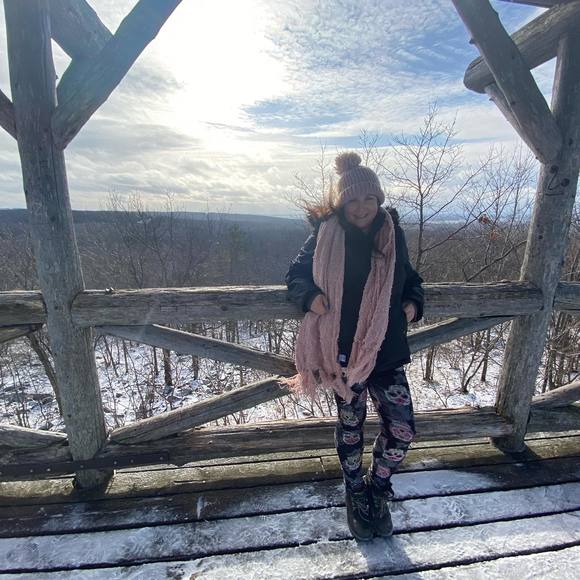 Profile Picture of Jasmin Mikolajczyk (@jazifizzle) on Poshmark