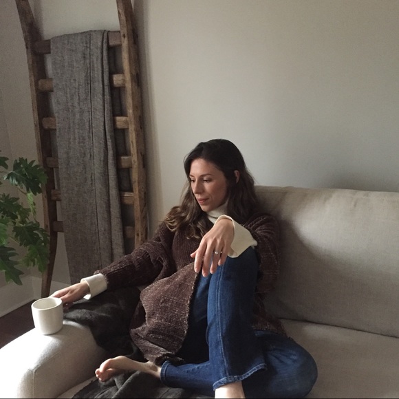 Profile Picture of Christine Harney (@ceharney) on Poshmark