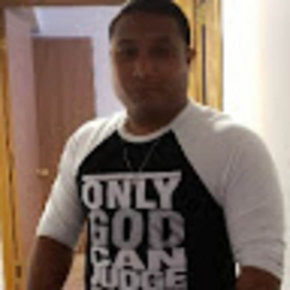 Profile Picture of Mark-sean Barnabas (@markseanbarnz) on Poshmark