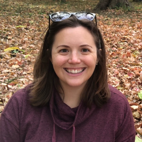 Profile Picture of Cassandra Belek (@cassieb525) on Poshmark