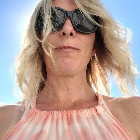 Profile Picture of Rhonda Dortman (@rdortman20) on Poshmark