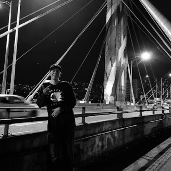 Profile Picture of Edward Alvarez (@eduard2002mono) on Poshmark