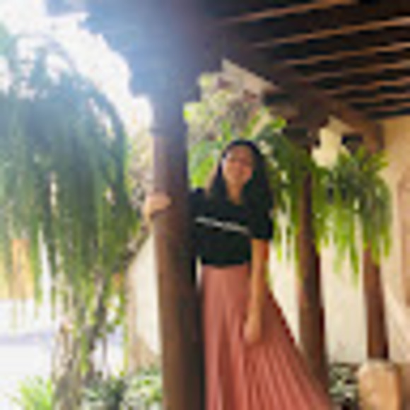 Profile Picture of Maria renee Loyo pivaral (@mariarloyo) on Poshmark