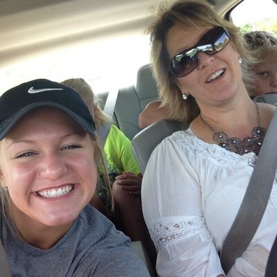 Profile Picture of Roxanne Larsen (@larsen_roxanne) on Twitter