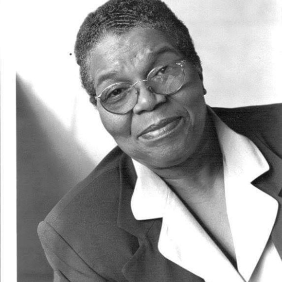 Profile Picture of Darcus Williams (@dewilliams921) on Poshmark