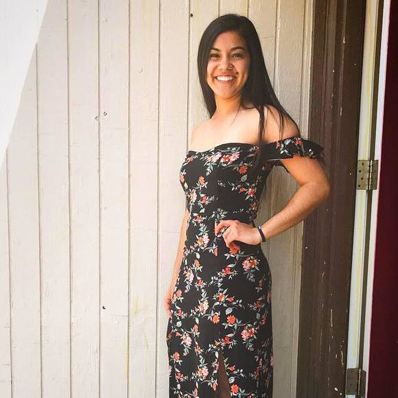 Profile Picture of Adriana Deville (@leilua) on Poshmark