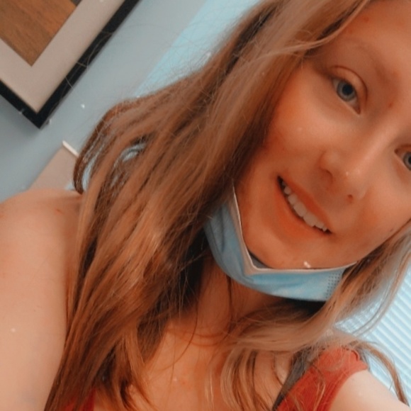 Profile Picture of Kira Acker (@kiraacker19) on Poshmark