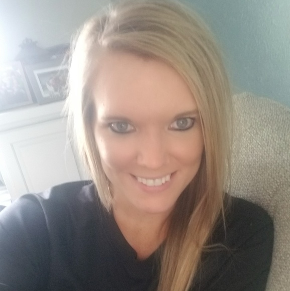 Profile Picture of Kelsey Bredvik (@kbredvik0916) on Poshmark