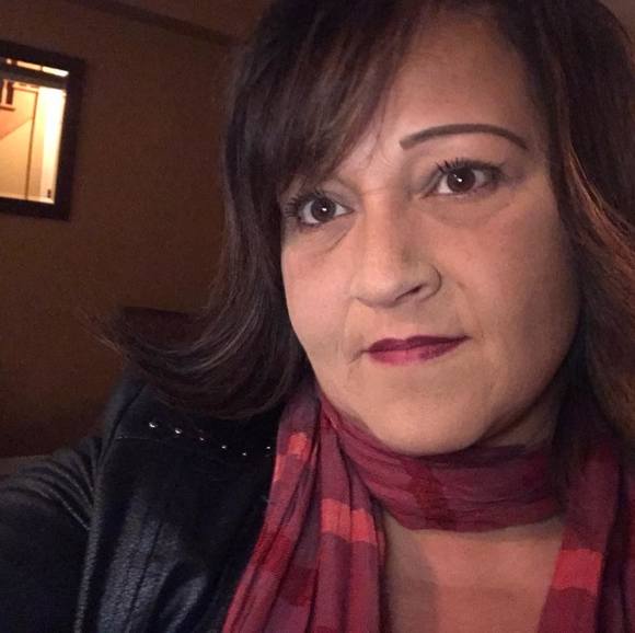 Profile Picture of Dina Nikolopoulos-destefano (@ddestefano99) on Poshmark