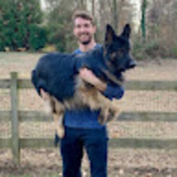 Profile Picture of Jeffrey Hayes (@jeffreyhayes864) on Poshmark