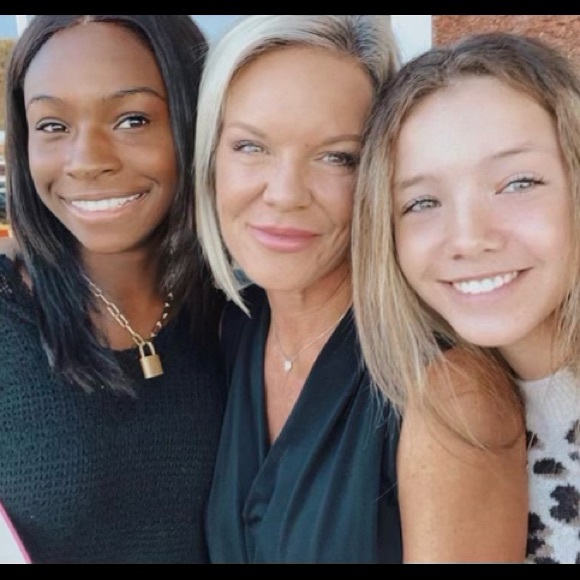 Profile Picture of Jodi Mullenax (@jodimullenax) on Poshmark