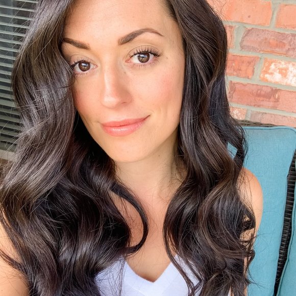 Profile Picture of Natassia Anderson (@natassiaanderso) on Poshmark