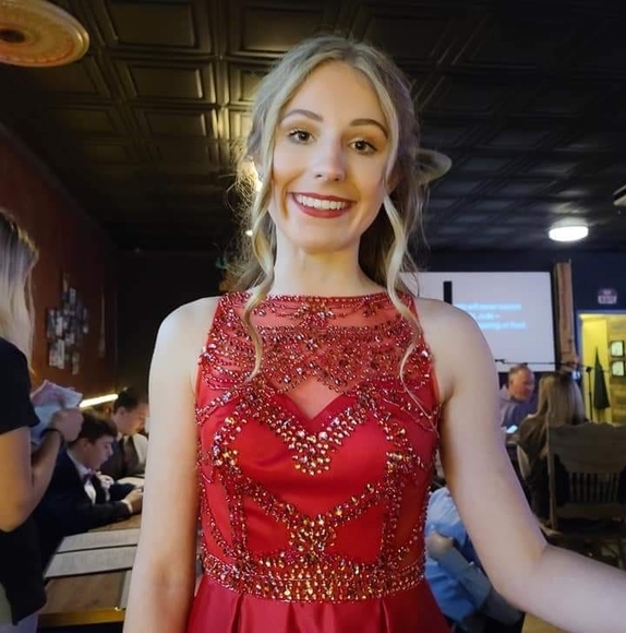 Profile Picture of Danni Cooper (@dannicooper) on Poshmark