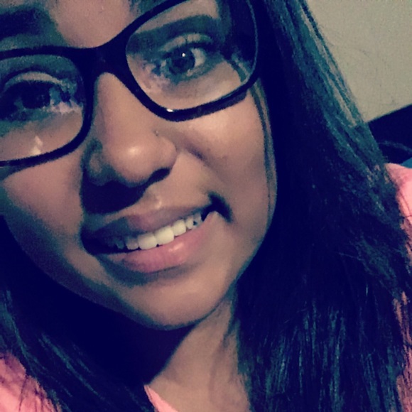 Profile Picture of Jenannette Millar (@jenannette) on Poshmark