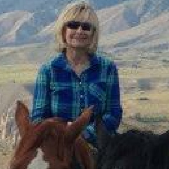 Profile Picture of Karen Gaidry (@sweetkatenjulia) on Poshmark