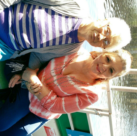 Profile Picture of Phyllis Perez (@mimiperez1) on Poshmark