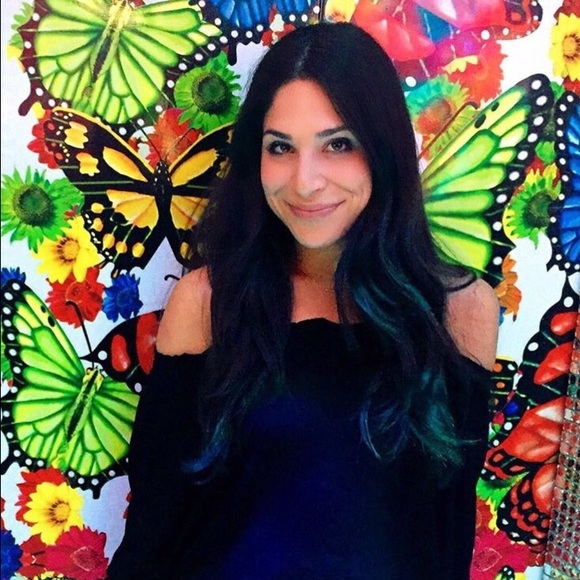 Profile Picture of Danielle Levitt (@dlevs) on Poshmark