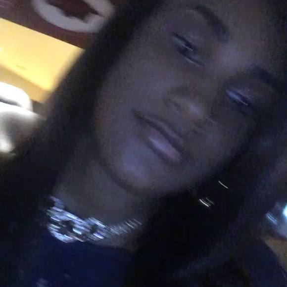 Profile Picture of Jasminena Waring (@jasminenawaring) on Poshmark