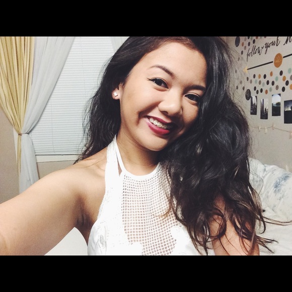 Profile Picture of Lindsey Olimpo (@lindseylimps) on Poshmark
