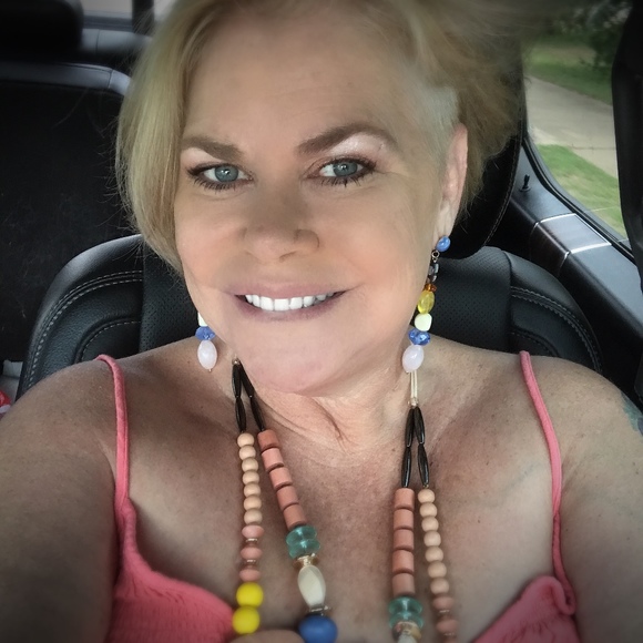 Profile Picture of Patti Suhre (@ms_siree) on Poshmark