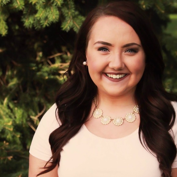 Profile Picture of Alison Hanner (@alisonhanner1) on Poshmark