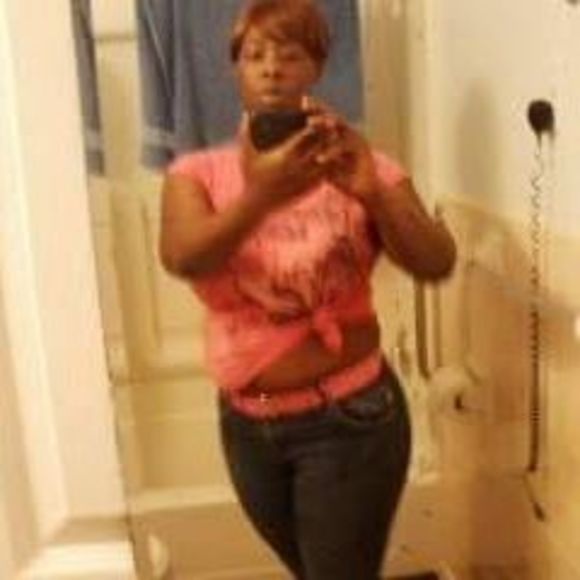 Profile Picture of Temeka Bradley (@temekabradley42) on Poshmark