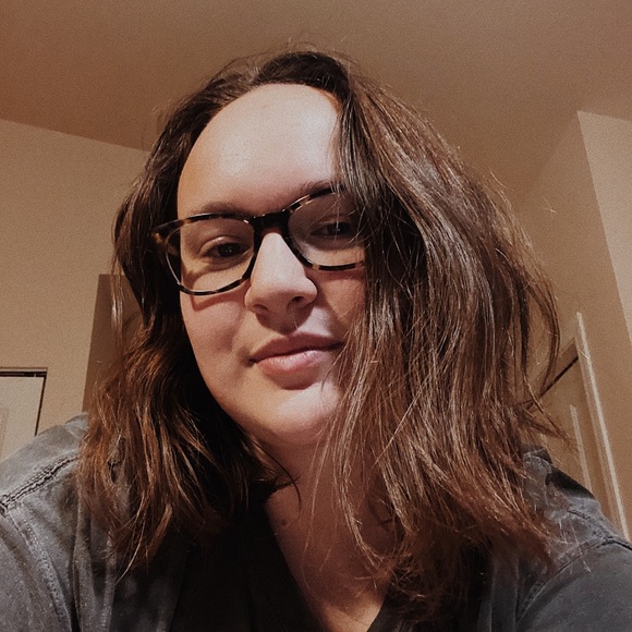 Profile Picture of Victoria Tinjum (@vtinjum) on Poshmark