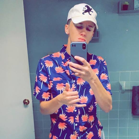 Profile Picture of Joshua Paniagua (@joshuapaniagua) on Poshmark