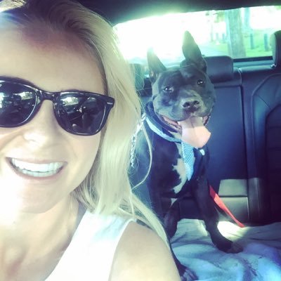 Profile Picture of Lisa Burgess (@Lilfoxyli) on Twitter