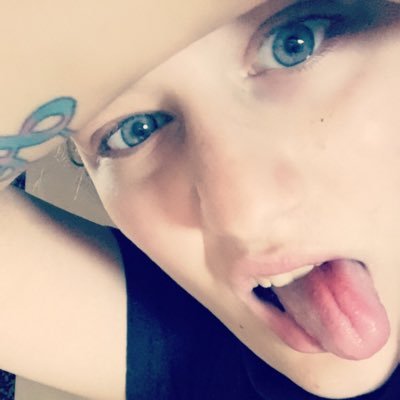 Profile Picture of Crystal Squires (@lilangelndevil5) on Twitter