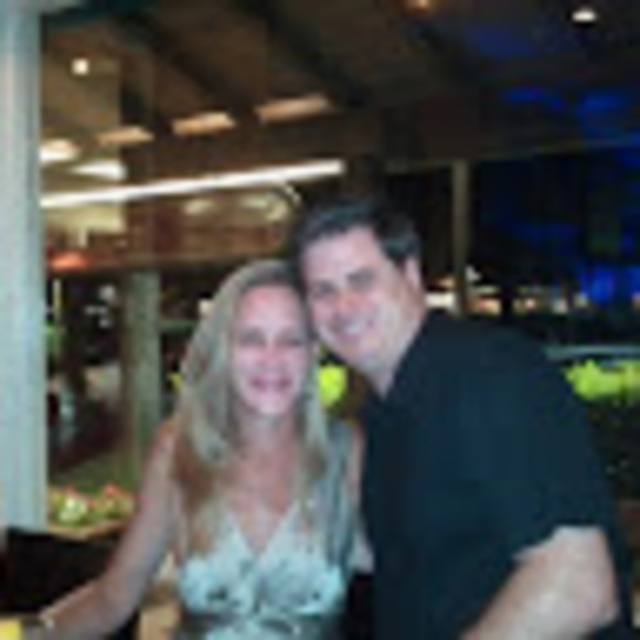 Profile Picture of Lisa Modena (@lisamodena) on Poshmark