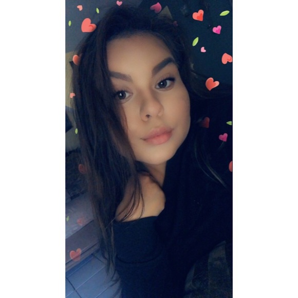 Profile Picture of Gisselle Rodriguez (@gissellaa09) on Poshmark