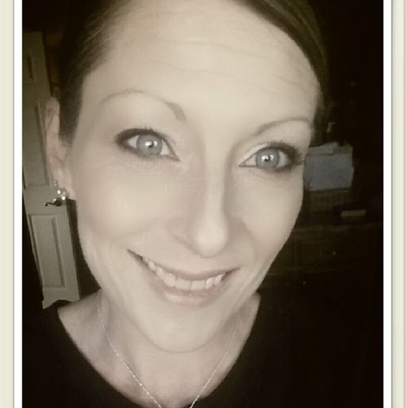 Profile Picture of Karisa Tompkins edwards (@risa_dawn) on Poshmark