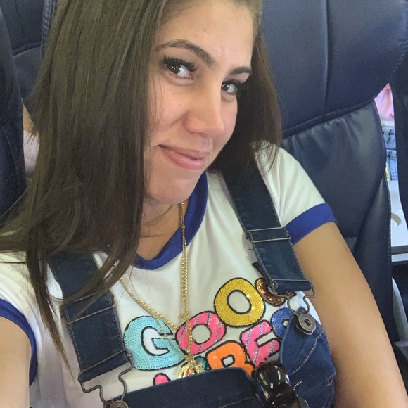 Profile Picture of Raycel Rabelo (@raycel_rabelo) on Poshmark