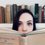 Profile Picture of Kate Reads Books 📚 (@kate_reads_books) on Instagram
