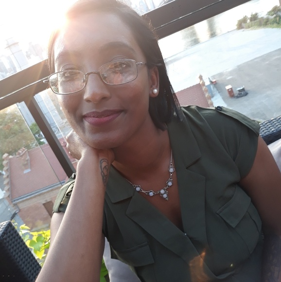 Profile Picture of Amanda Naraine (@amandan925) on Poshmark