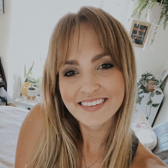 Profile Picture of Leah Kopp (@leahkopp) on Poshmark
